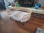 Te koop een mooie rotan honden canapé, 75 cm x50 cm, Dieren en Toebehoren, Hondenmanden, Ophalen, Zo goed als nieuw, Riet