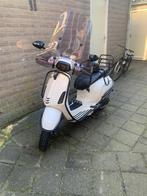 Vespa sprint full option 50 cc 2017, Fietsen en Brommers, Ophalen, Gebruikt