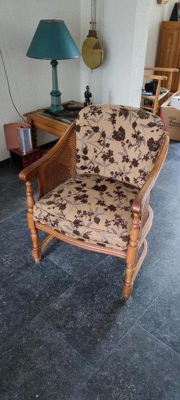 Te koop armleuning stoel. beschikbaar voor biedingen