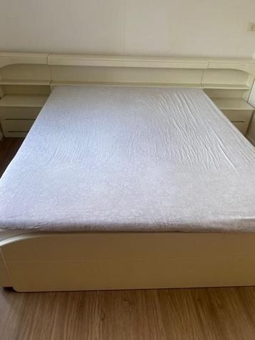 Tweepersoons bed 160*200
