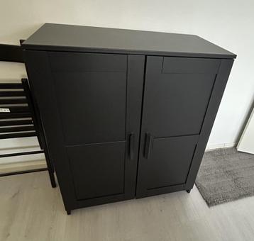 Brimnes kastje, zwart met deuren (IKEA) beschikbaar voor biedingen