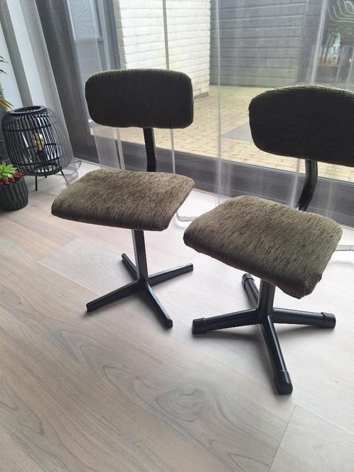Twee erg leuke kinderstoeltjes, Kinderen en Baby's, Kinderkamer | Tafels en Stoelen, Zo goed als nieuw, Stoel(en), Ophalen of Verzenden
