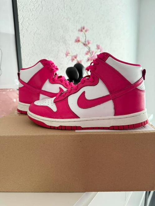 Nike Dunk Pink/White, Kleding | Dames, Schoenen, Zo goed als nieuw, Sneakers of Gympen, Roze, Ophalen of Verzenden