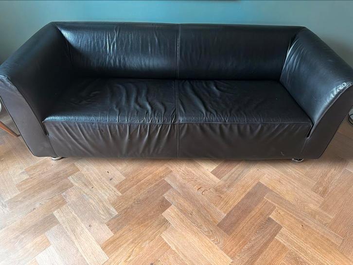 Bank 2,5 zits Gelderland 4800 zwart leer, Huis en Inrichting, Banken | Bankstellen, Gebruikt, Rechte bank, Driepersoons, 200 tot 250 cm