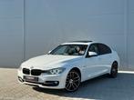 BMW 320i 2013 | Virtual | Leder | Xenon | Dak | Camera |, Auto's, Wit, 1365 kg, Bedrijf, 170 pk