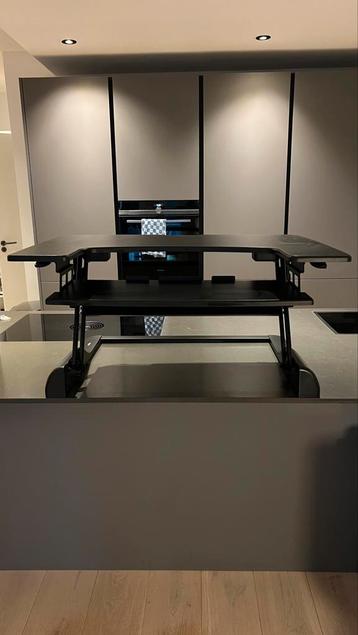 Newstar sitting/standing work station beschikbaar voor biedingen