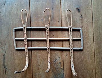 Rotan kapstok beschikbaar voor biedingen