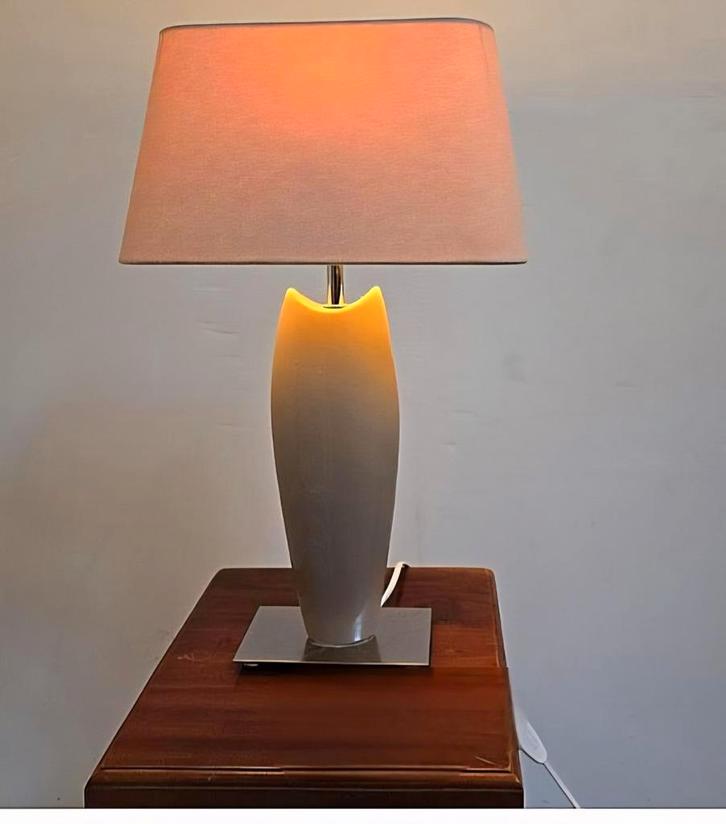 Tafellamp Harde Lampenkap Goud Schakelaar Beige, Huis en Inrichting, Lampen | Tafellampen, Gebruikt, Minder dan 50 cm, Ophalen