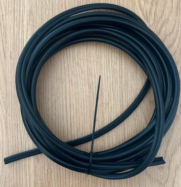 Raam rubber nieuw ongeveer 5 meter beschikbaar voor biedingen