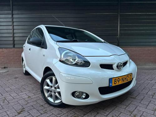 Toyota Aygo 1.0 12V Vvt-i 5DRS 2010 Wit Airco !! Nap !!, Auto's, Toyota, Bedrijf, Aygo, ABS, Airbags, Airconditioning, Alarm, Bluetooth
