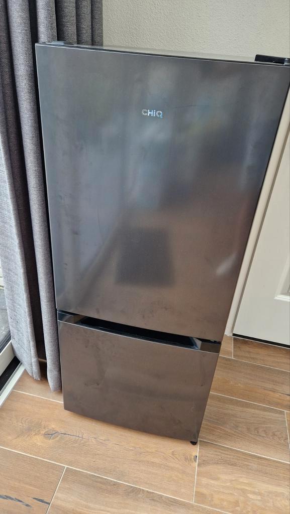 CHiQ Koelvriescombinatie nieuw past door caravan deur, Witgoed en Apparatuur, Koelkasten en IJskasten, Nieuw, Met vriesvak, 75 tot 100 liter
