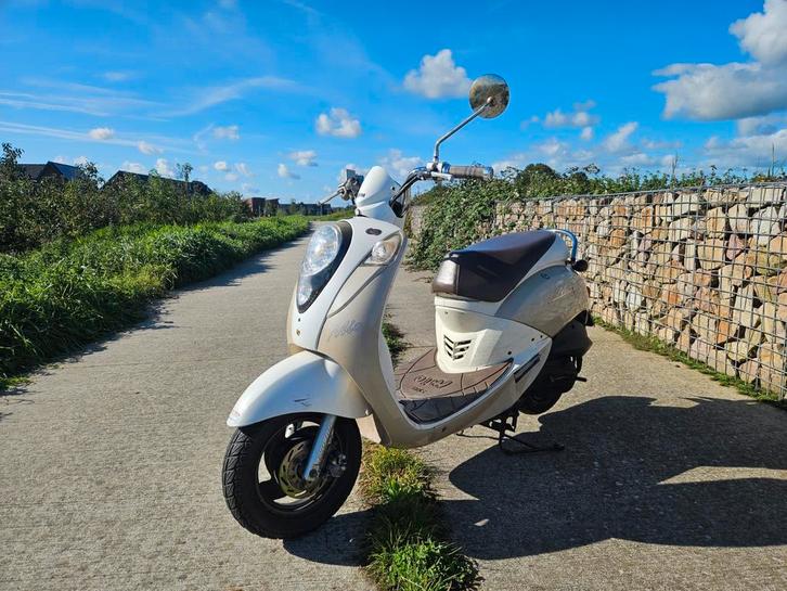 Sym Mio Snorscooter 2009, Fietsen en Brommers, Snorfietsen en Snorscooters, Gebruikt, SYM, Benzine, Ophalen