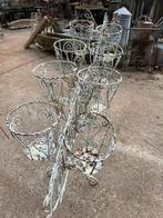 Oude smeedijzeren bloemen ezel of sier object op u terras, Ophalen