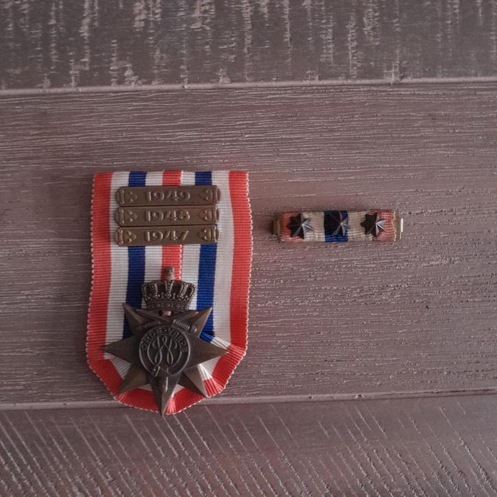 KNIL medaille met baton, Verzamelen, Militaria | Algemeen, Landmacht, Lintje, Medaille of Wings, Nederland, Ophalen of Verzenden