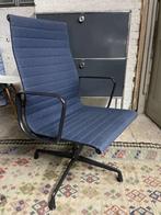 Eames Vitra EA 108 Chair Stoel Designklassieker blauw, Huis en Inrichting, Gebruikt, Blauw, Ophalen of Verzenden, Bureaustoel