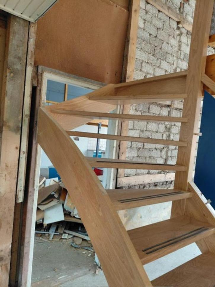 vaste houten trap met leuning, Doe-het-zelf en Verbouw, Ladders en Trappen, Gebruikt, Minder dan 2 meter, Ophalen