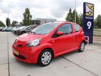 Toyota Aygo 1.0-12V + NL auto, NAP, nieuwe APK, Multimedia Z, Voorwielaandrijving, Gebruikt, 4 stoelen, 68 pk