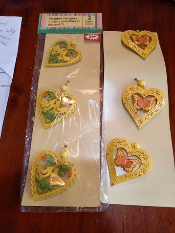 Metalen hartjes hangers⁶ beschikbaar voor biedingen