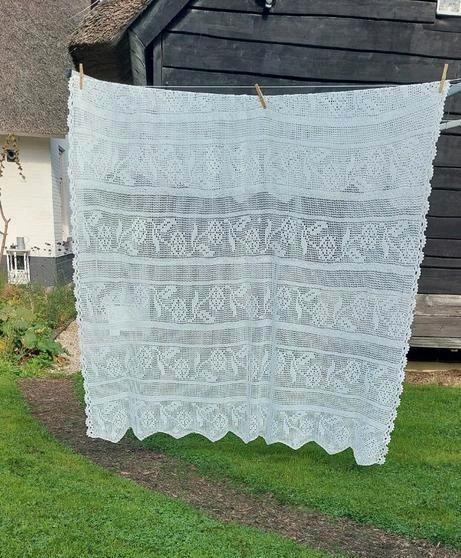 Gehaakte vintage 2 persoons beddensprei. Blikvanger afstylen, Huis en Inrichting, Slaapkamer | Beddengoed, Zo goed als nieuw, Tweepersoons