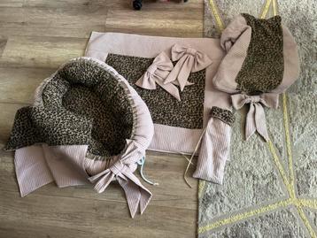 Babykamer aankleding boxkleed babynestje strikken beschikbaar voor biedingen