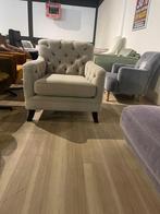 Fauteuil stoel met knopen taupe nieuw lounge seat, Huis en Inrichting, Ophalen, Nieuw, Stof