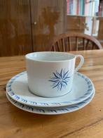 Kopje en twee schoteltjes van Pierre Balmain, Ophalen, Zo goed als nieuw, Porselein, Kop en/of schotel