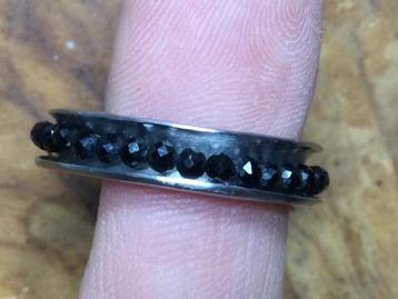 herenring van staal en natuurlijke spinel beschikbaar voor biedingen