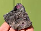 Erytriet - Erytrien - Kobaltbloem ruw mineralen, Verzamelen, Mineralen en Fossielen, Ophalen of Verzenden, Mineraal