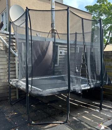 Trampoline 300 x 240 cm beschikbaar voor biedingen