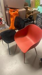 Twee moderne stoelen – rood & zwart – in goede staat, Ophalen, Stof, Twee, Zwart