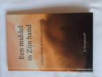 Een middel in Zijn hand - B. Hooghwerff, Christendom | Protestants, Ophalen of Verzenden, Zo goed als nieuw, B. Hooghwerff