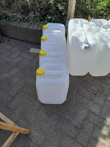 Jerrrycan 25 liter geschikt voor brandstof. beschikbaar voor biedingen