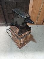 Oud aambeeld op nieuwe houten voet, Ophalen