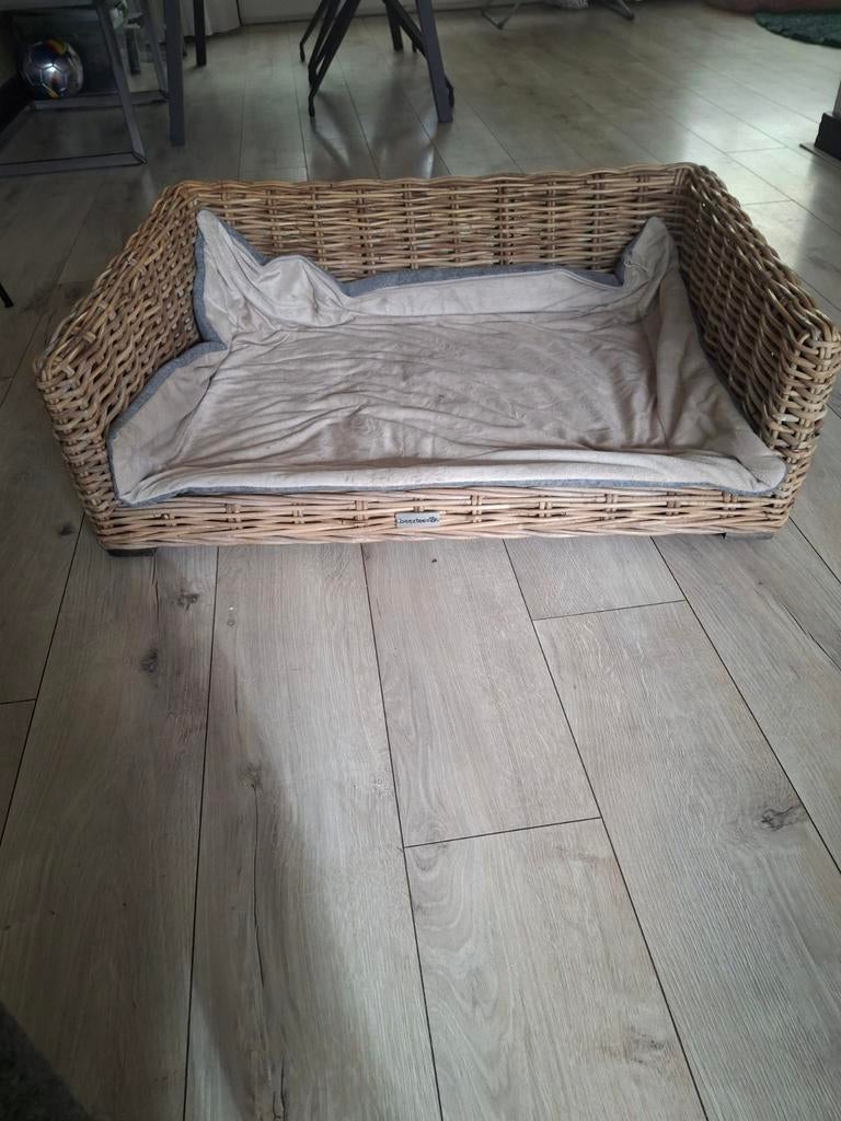 Mooie rotan hondenmand   van beeztees, Ophalen of Verzenden, Zo goed als nieuw