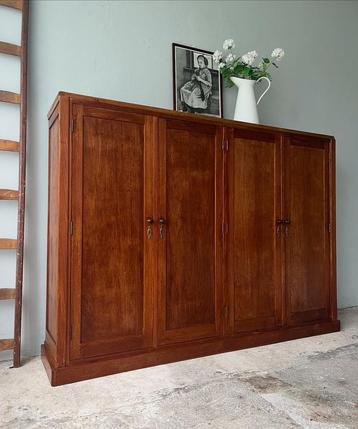 Vintage schoolkast archiefkast halkast buffetkast servies beschikbaar voor biedingen