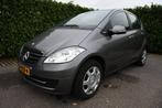 Mercedes-Benz A-klasse 160 BlueEFFICIENCY Business Class. Or, Auto's, Voorwielaandrijving, Euro 5, Origineel Nederlands, Handgeschakeld