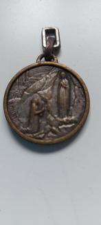 Religieuze Hanger: Maria Lourdes & Cristofes, Ophalen