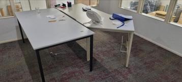 2 In Hoogte Verstelbare Bureaus/Tafels beschikbaar voor biedingen