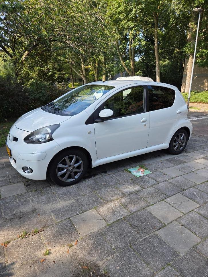 Toyota Aygo 1.0 12V Vvt-i 5DRS 2011 - APK tot 6 mei 2026, Auto's, Toyota, Particulier, Aygo, ABS, Airbags, Airconditioning, Elektrische ramen