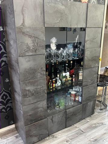 Vitrinekast drank kast