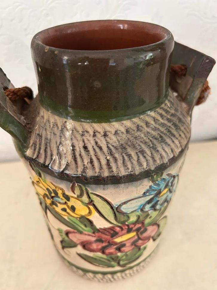 Handbeschilderde aardewerk kruik met bloemmotief, Antiek en Kunst, Antiek | Keramiek en Aardewerk, Ophalen of Verzenden