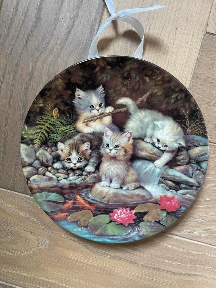 Bradex Wandbord Kittens bij Vijver Porselein, Antiek en Kunst, Antiek | Wandborden en Tegels, Ophalen of Verzenden
