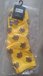 kpop bt21 suga shooky geel sokken kleding album wings be, Ophalen of Verzenden, Nieuw, Kleding