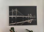 Zwart-wit wandfoto van verlichte brug – IKEA – 140 x 100 cm, Huis en Inrichting, Ophalen, Zo goed als nieuw, Foto of Poster, 75 cm of meer