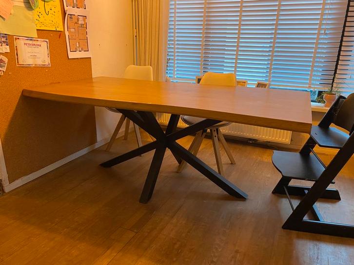 Eettafel met stalen poot, Huis en Inrichting, Tafels | Eettafels, Gebruikt, 50 tot 100 cm, 200 cm of meer, Vijf personen of meer