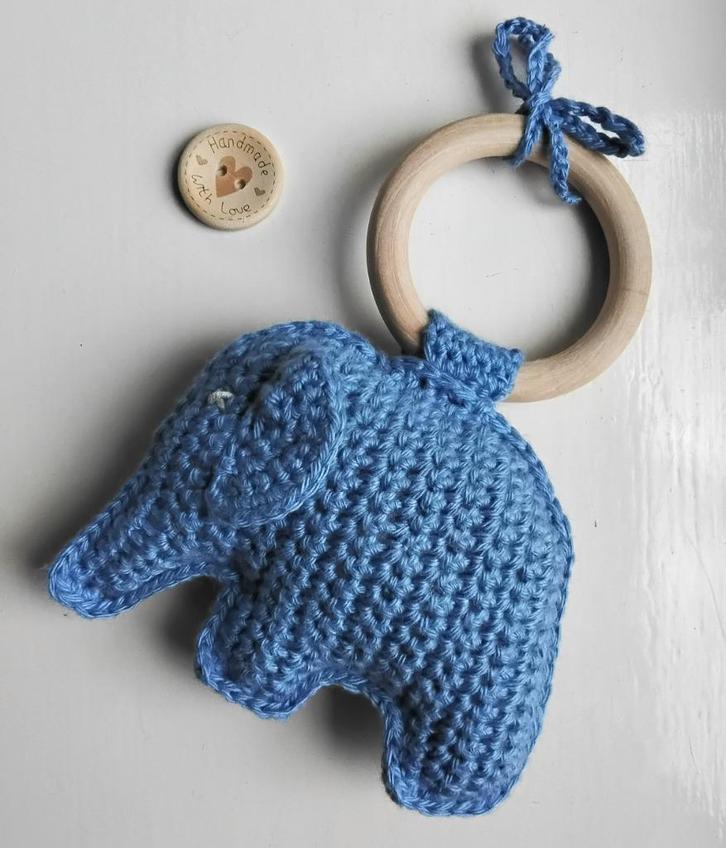 Handmade gehaakte olifanten-rammelaar - blauw, Kinderen en Baby's, Speelgoed | Babyspeelgoed, Nieuw, Overige typen, Met geluid
