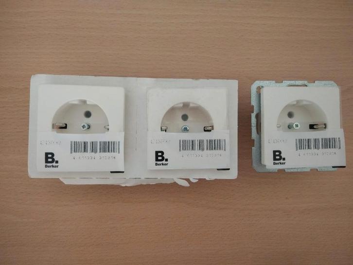 3x Berker 47438089 stopcontact NIEUW, Doe-het-zelf en Verbouw, Elektra en Kabels, Nieuw, Stopcontact, Ophalen of Verzenden