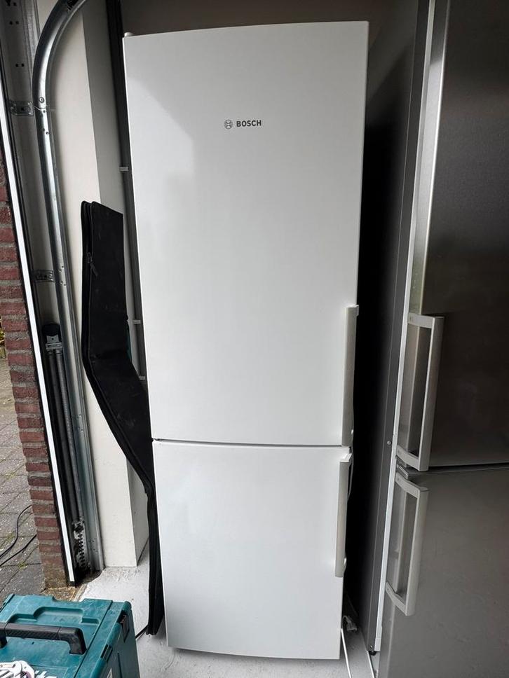 Bosch koelvriescombi, Witgoed en Apparatuur, Koelkasten en IJskasten, Zo goed als nieuw, Met aparte vriezer, 200 liter of meer