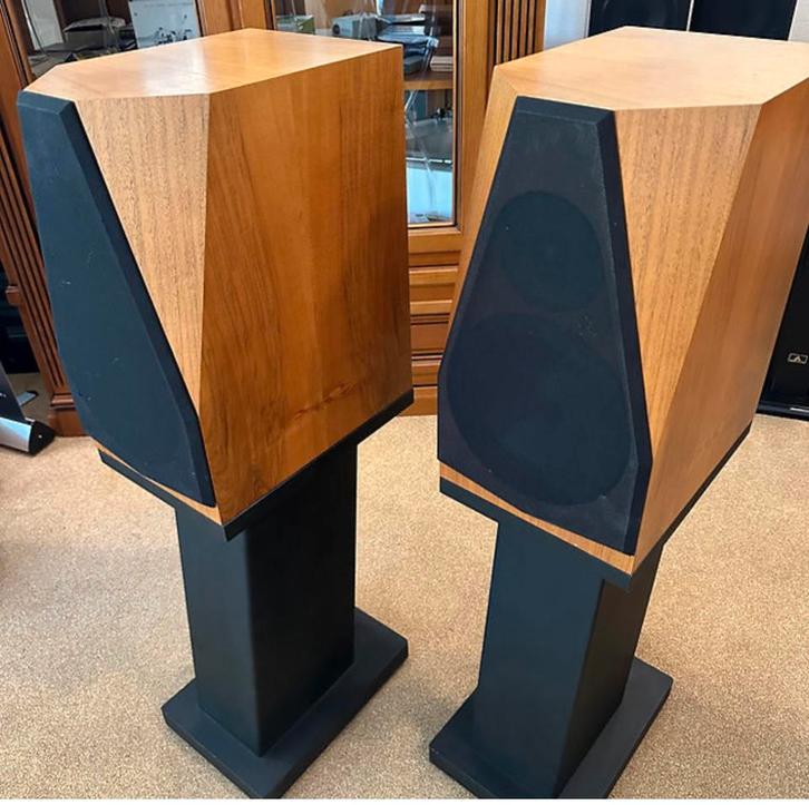 New frontiers audio reference two, Audio, Tv en Foto, Luidsprekers, Zo goed als nieuw, Front, Rear of Stereo speakers, Overige merken