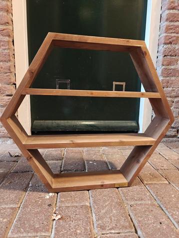 Houten Hexagon Wandrek beschikbaar voor biedingen